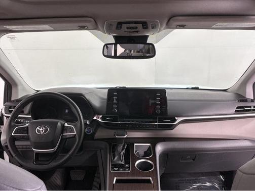 2023 Toyota Sienna XLE 8 Passenger