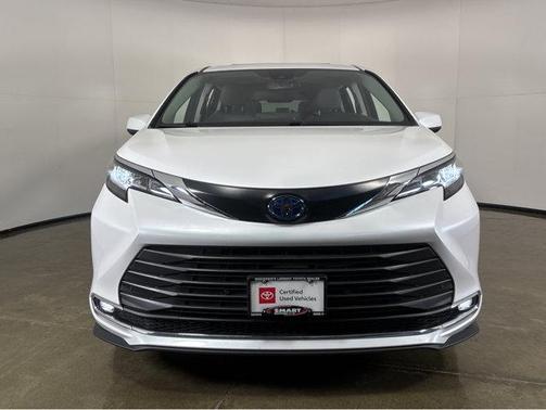 2023 Toyota Sienna XLE 8 Passenger