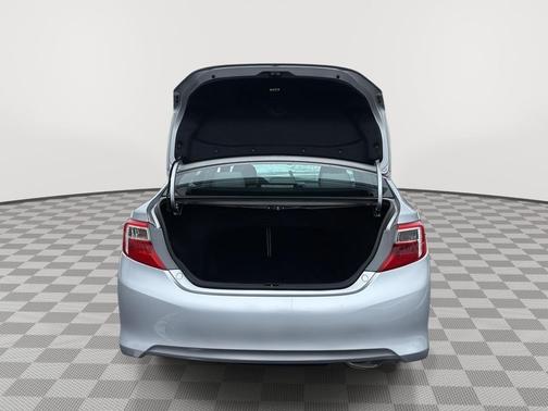 Classic Silver Metallic 2014 Toyota Camry XLE