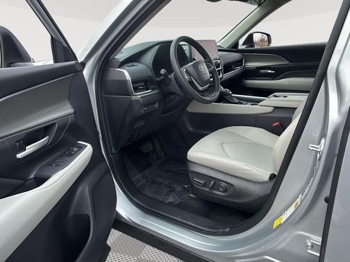 Celestial Silver Metallic 2025 Toyota Grand Highlander XLE
