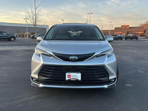 2025 Toyota Sienna XLE