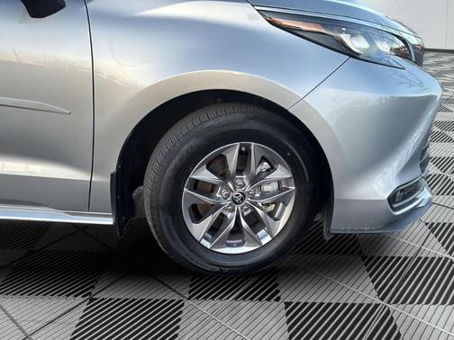 2025 Toyota Sienna XLE