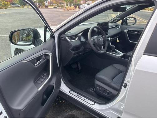 2025 Toyota RAV4 Hybrid SE