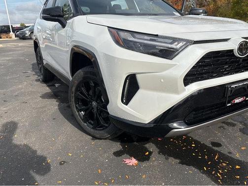 2025 Toyota RAV4 Hybrid SE