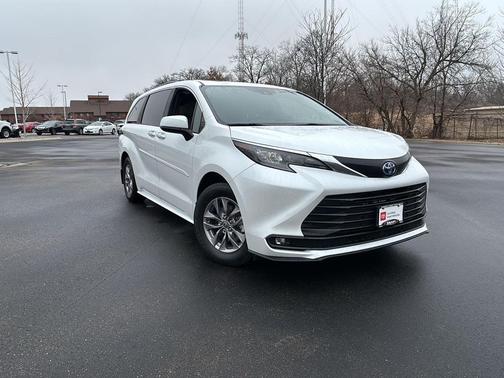 2025 Toyota Sienna XLE