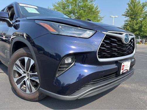 2022 Toyota Highlander Hybrid XLE