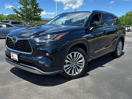 Midnight Black Metallic 2026 Toyota Highlander Hybrid Platinum