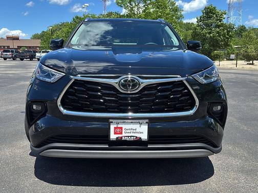 Midnight Black Metallic 2026 Toyota Highlander Hybrid Platinum
