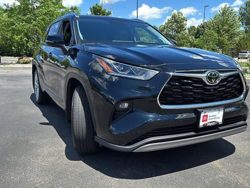 Midnight Black Metallic 2026 Toyota Highlander Hybrid Platinum