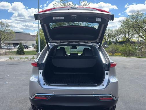 Titanium Glow 2022 Toyota Venza XLE