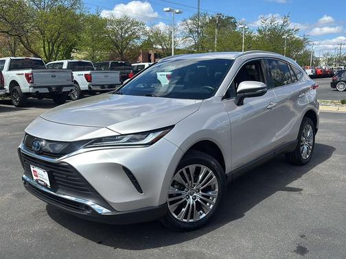 Titanium Glow 2022 Toyota Venza XLE