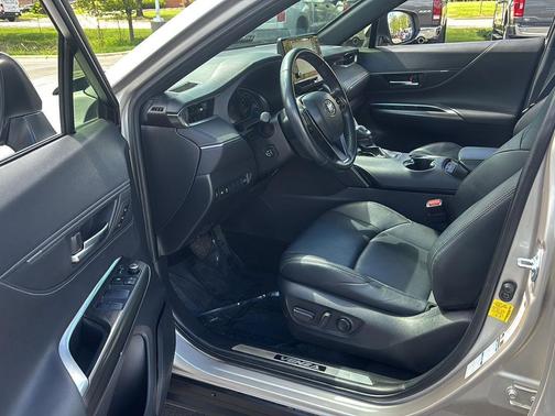 Titanium Glow 2022 Toyota Venza XLE