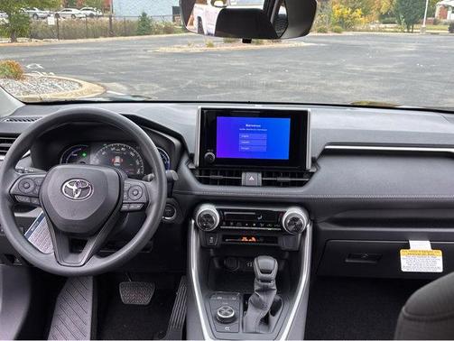 2025 Toyota RAV4 Hybrid XLE