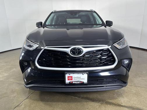 Midnight Black Metallic 2024 Toyota Highlander XLE