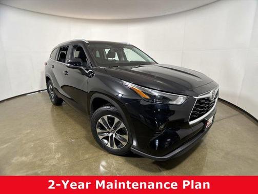 Midnight Black Metallic 2024 Toyota Highlander XLE