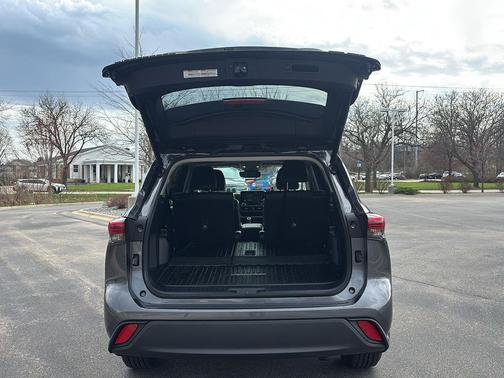 Magnetic Gray Metallic 2021 Toyota Highlander XLE