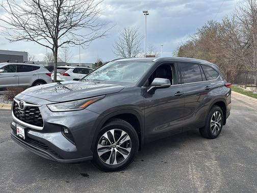 Magnetic Gray Metallic 2021 Toyota Highlander XLE