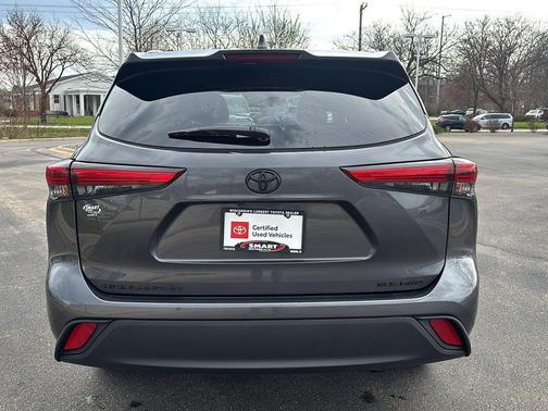 Magnetic Gray Metallic 2021 Toyota Highlander XLE