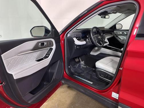 Rapid Red Metallic Tinted Clearcoat 2025 Ford Explorer Platinum