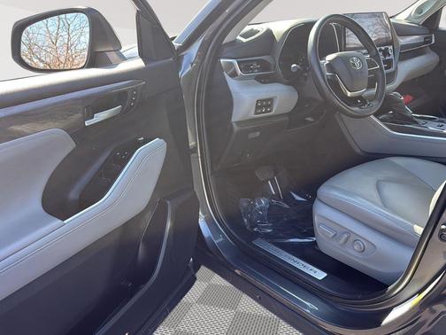 Magnetic Gray Metallic 2021 Toyota Highlander Hybrid Limited