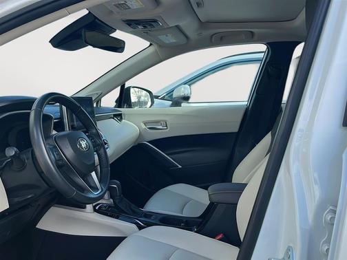 Wind Chill Pearl 2023 Toyota Corolla Cross XLE