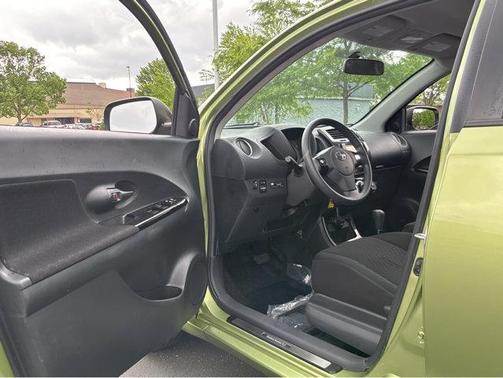 2009 Scion xD 5dr Hatchback