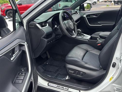 Wind Chill Pearl/Midnight Black Metallic 2024 Toyota RAV4 Hybrid SE