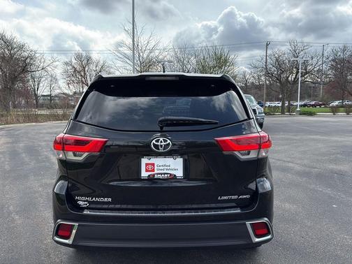Midnight Black Metallic 2019 Toyota Highlander Limited Platinum