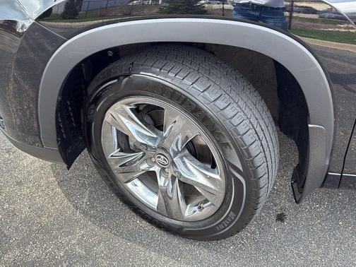 Midnight Black Metallic 2019 Toyota Highlander Limited Platinum