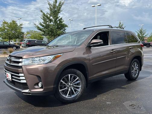 Toasted Walnut Pearl 2019 Toyota Highlander XLE