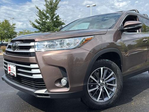 Toasted Walnut Pearl 2019 Toyota Highlander XLE