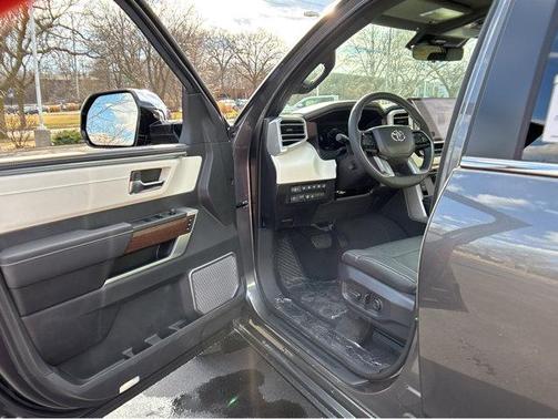 2025 Toyota Sequoia Base