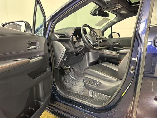 2021 Toyota Sienna XSE 7 Passenger