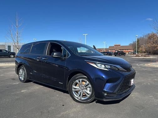 2021 Toyota Sienna XSE 7 Passenger