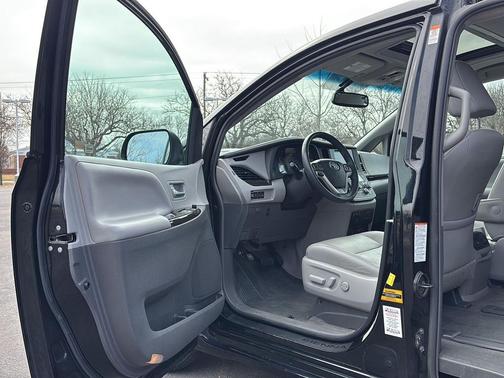 2017 Toyota Sienna XLE Premium