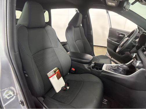 2023 Toyota RAV4 Hybrid SE