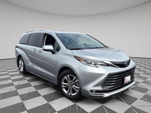 2022 Toyota Sienna Platinum