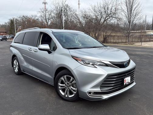 2022 Toyota Sienna Platinum