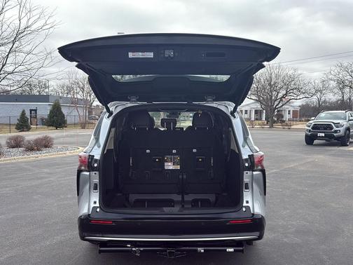 2022 Toyota Sienna Platinum