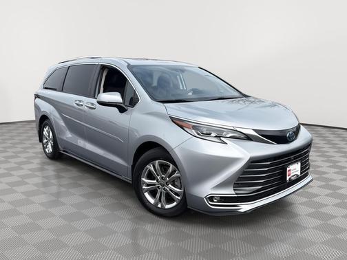 2022 Toyota Sienna Platinum
