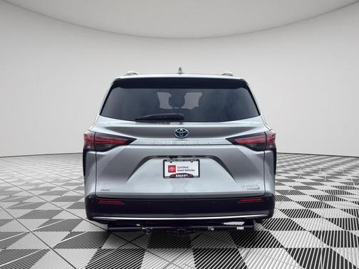 2022 Toyota Sienna Platinum