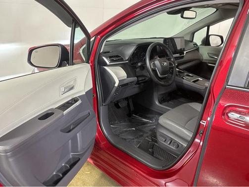 2021 Toyota Sienna XLE 7 Passenger