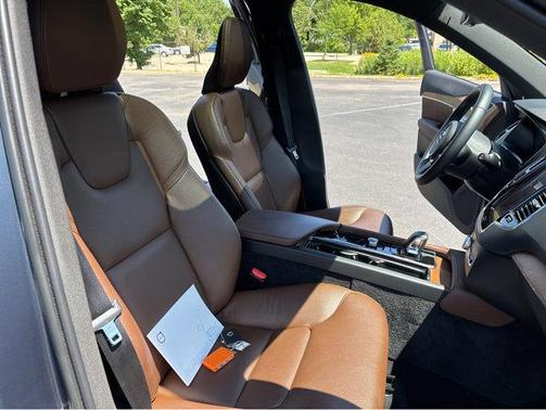 2023 Volvo XC90 Recharge Plug-In Hybrid T8 Plus Dark Theme 7-Seater