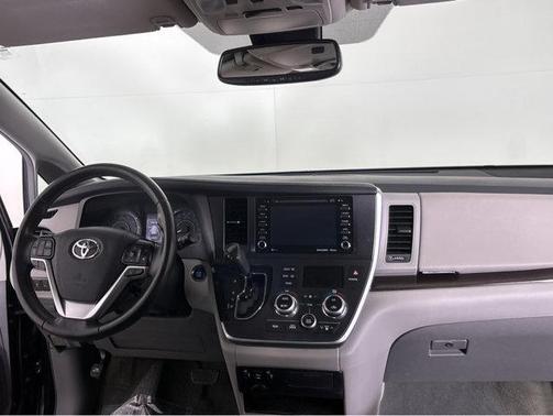 2018 Toyota Sienna XLE