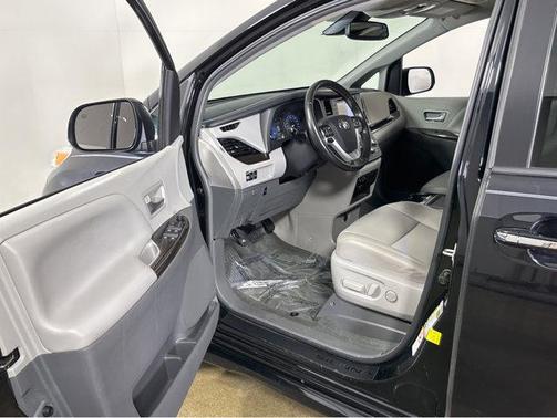 2018 Toyota Sienna XLE