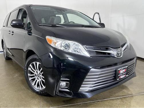 2018 Toyota Sienna XLE