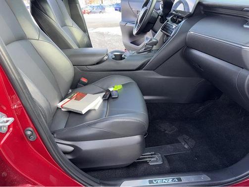 2024 Toyota Venza XLE