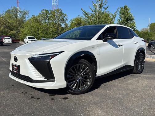 Eminent White Pearl 2023 Lexus RZ 450e Luxury
