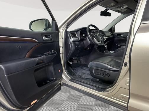 Creme Brulee Mica 2015 Toyota Highlander Limited