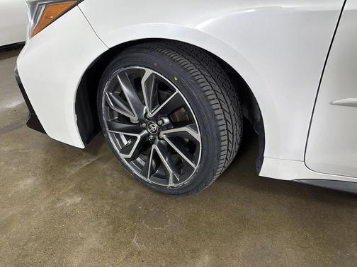 Blizzard Pearl 2021 Toyota Corolla SE